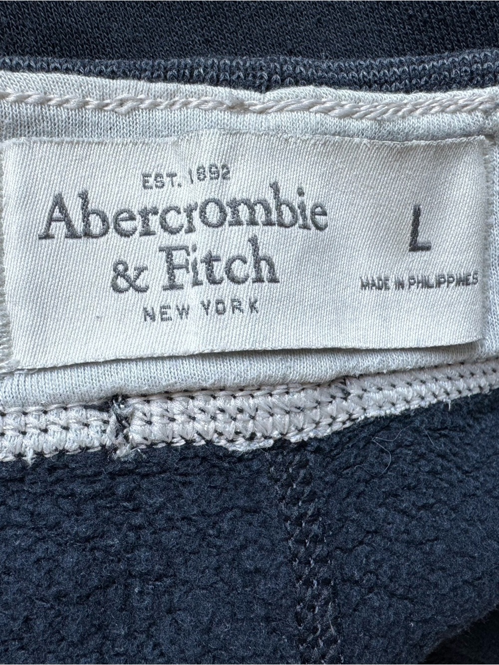 Abercrombie and Fitch Navy Blue Fleece Shorts Men’s Size L - Picture 2 of 4